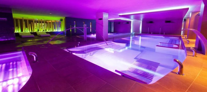 Zwembad van hotel Albir Playa in Alicante